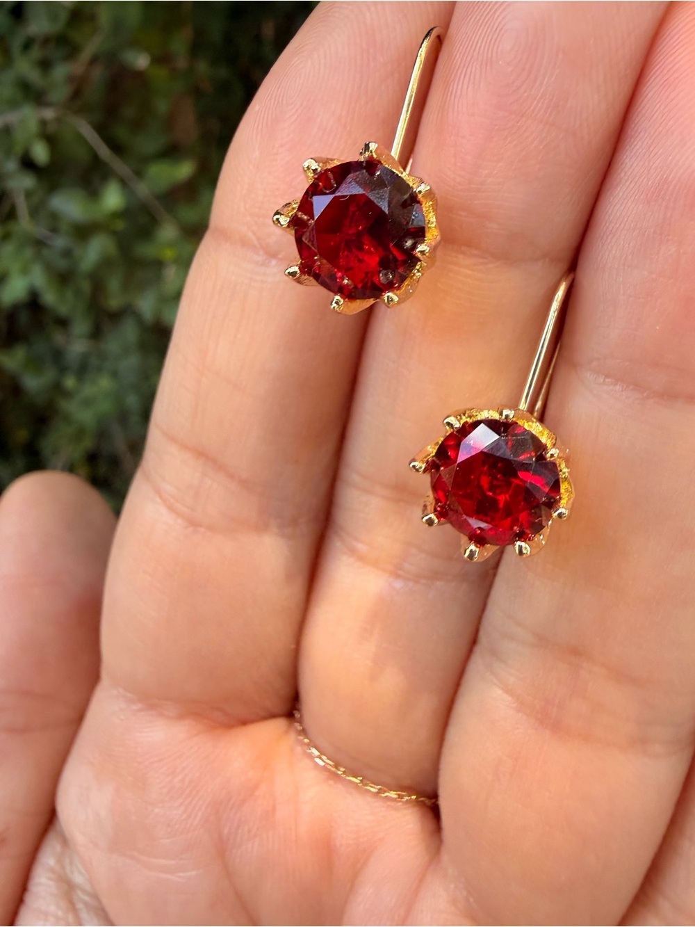 Retro Flower Red Earrings - Picture 4 of 6
